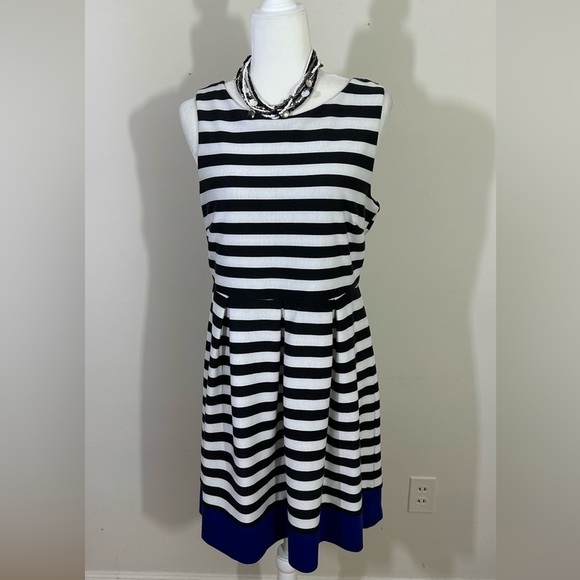 Stitch between sz L.dress Fit & flair Black stripe with a royal band along hem. - Picture 1 of 13